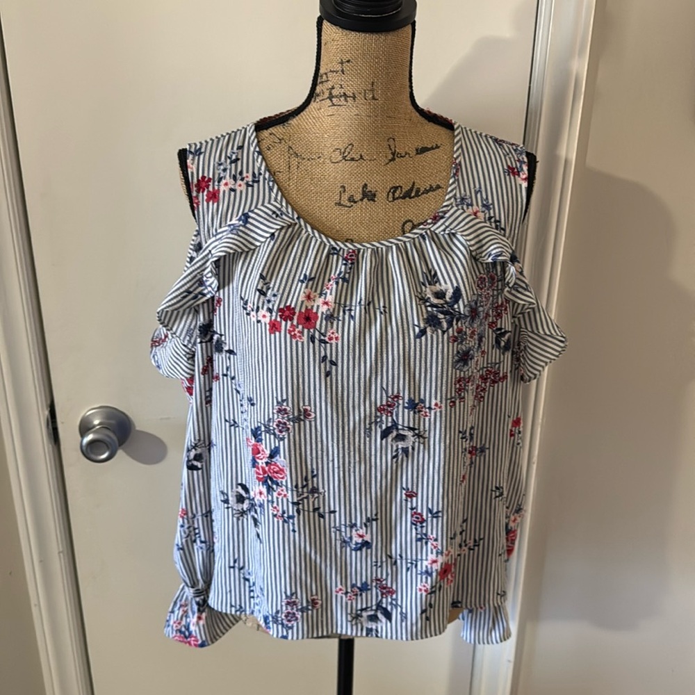 Xhilaration size large top